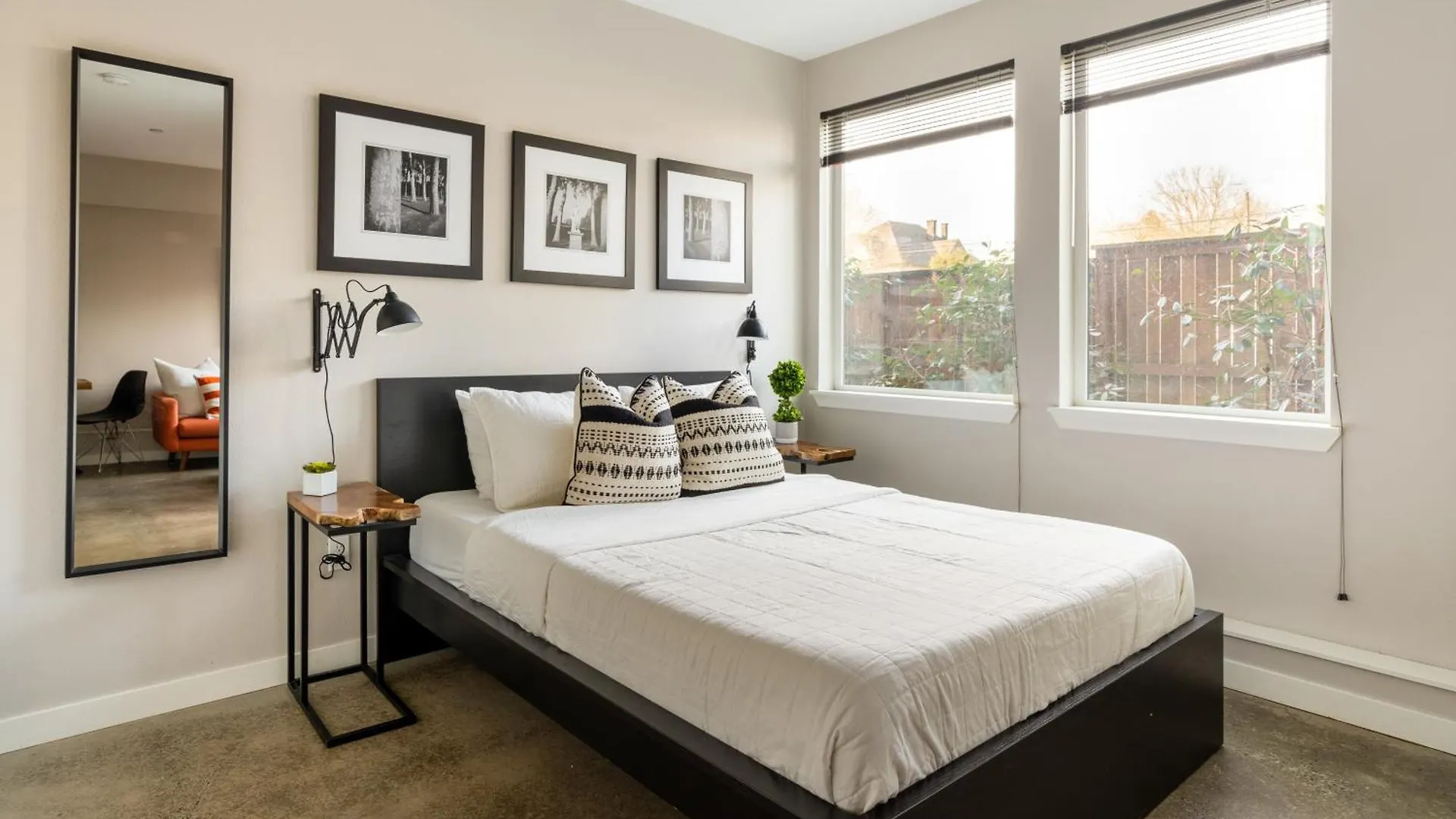 Bright Studio Apartment - Food Carts & Local Shops Portland