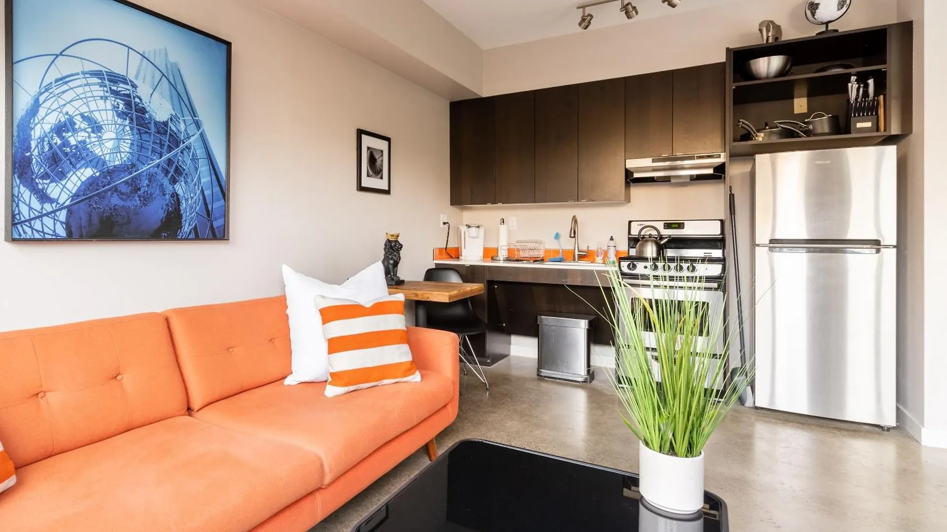 Bright Studio Apartment - Food Carts & Local Shops Portland
