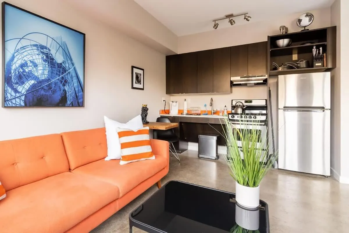 Bright Studio Apartment - Food Carts & Local Shops Portland