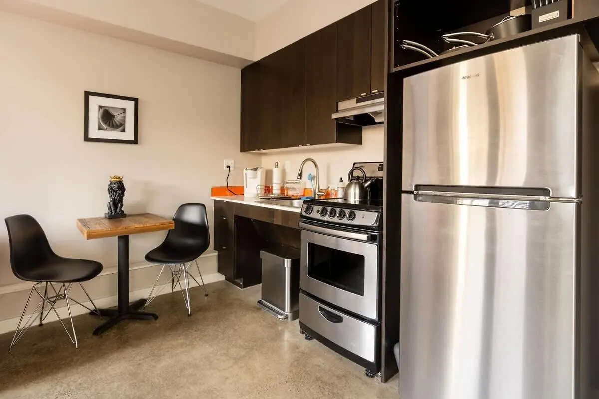 Bright Studio Apartment - Food Carts & Local Shops Portland